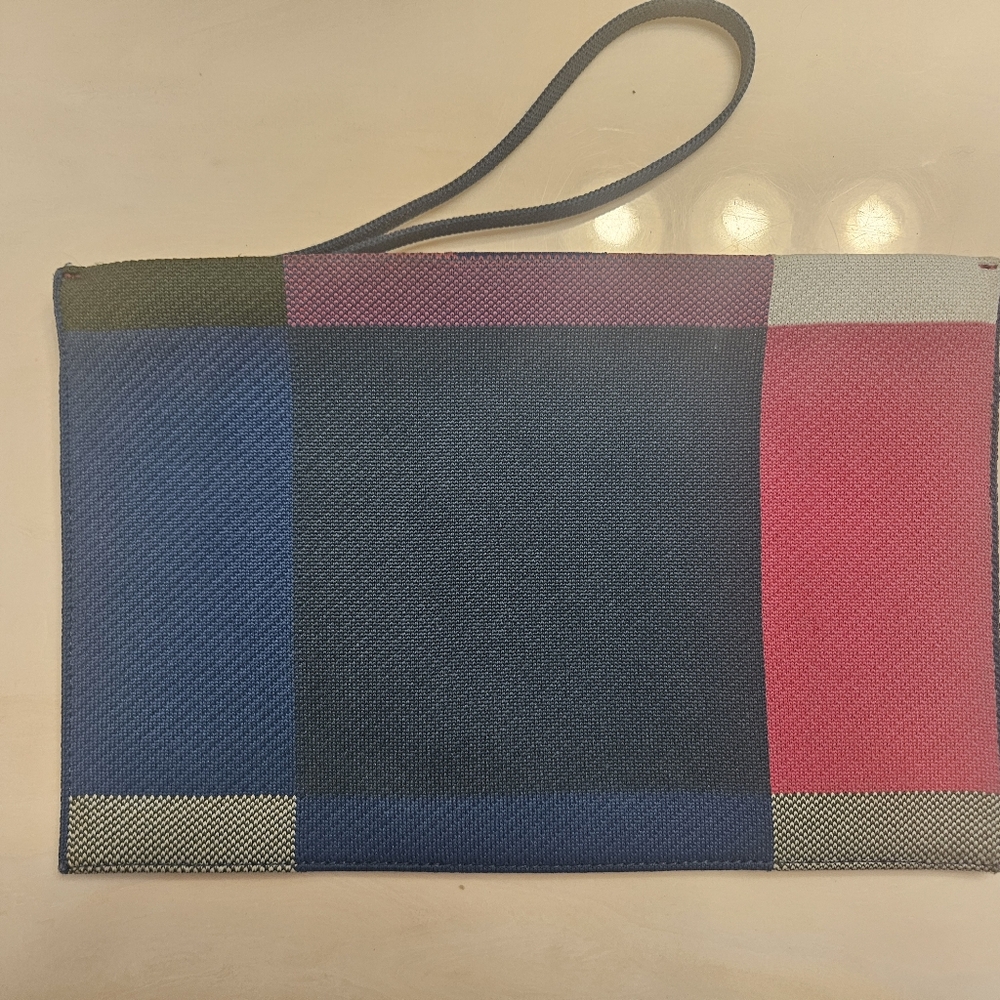 Rothys Essential Pouch Wristlet EUC